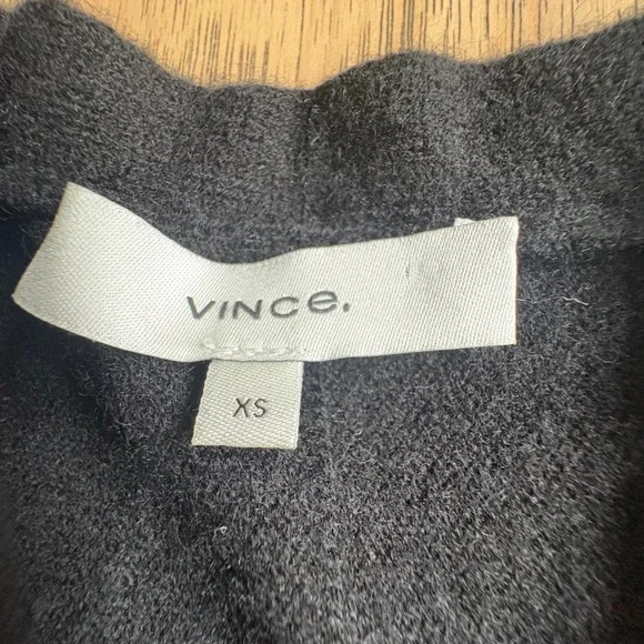 $375 VINCE Blk 100% Cashmere Cardigan Sweater XS Mother of Pearl Button Academia - Picture 3 of 5